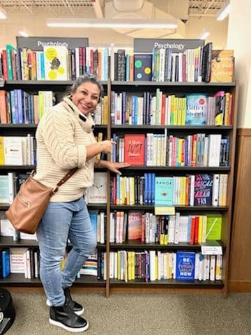 DollyChugh's tweet photo. Princeton area peeps:  Signed copies of A MORE JUST FUTURE at Labyrinth Books and Barnes and Noble (Psychology section in both stores). #AMoreJustFuture  #DollyChugh https://t.co/VLGu8x4Sbl