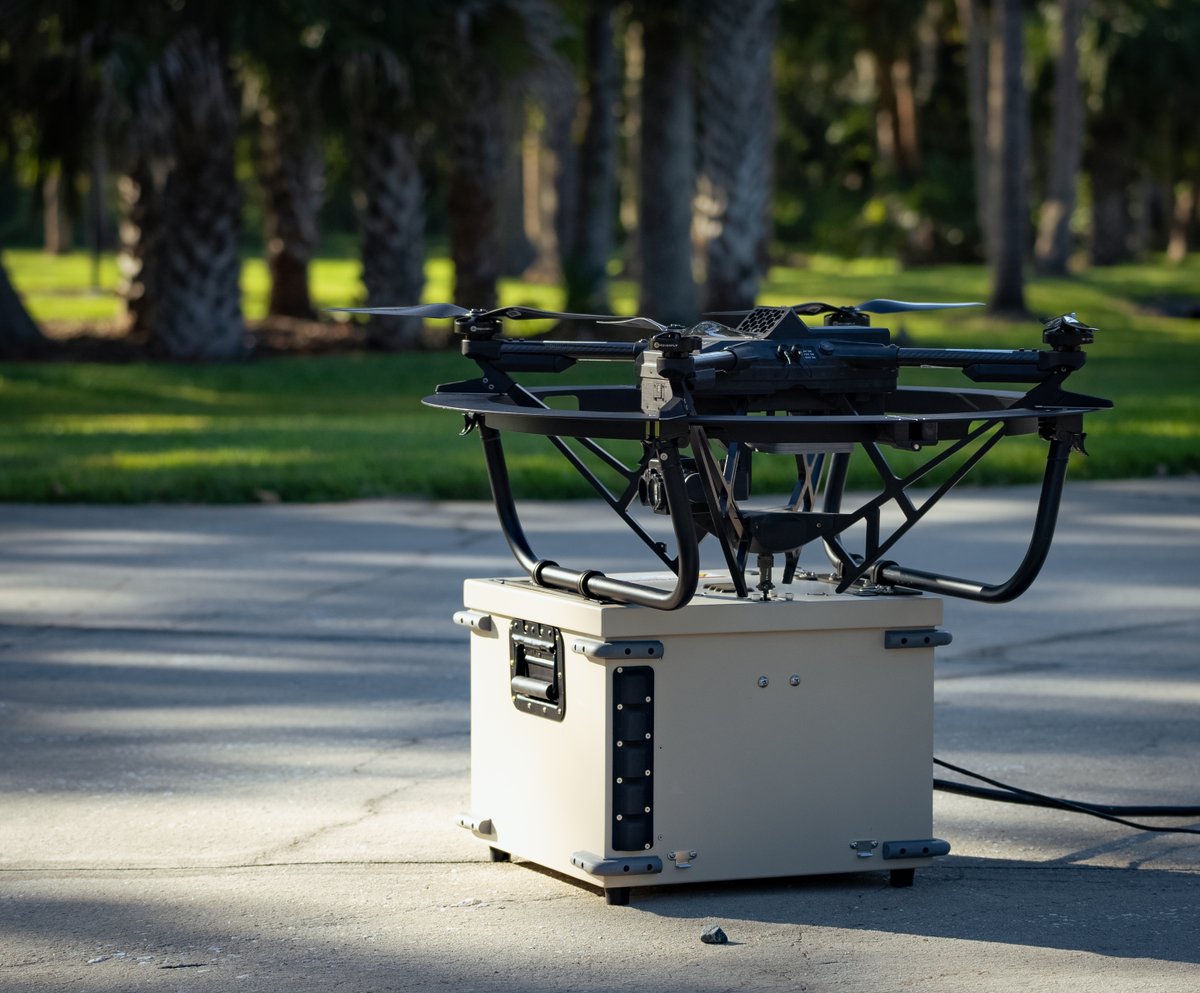 From sunrise to sunset, we're perfecting the Spectre system: Hoverfly's newest multi-payload tethered-UAS designed for radios.

#Spectre #Hoverfly #VHA #JADC2 #Sunset #Producttesting