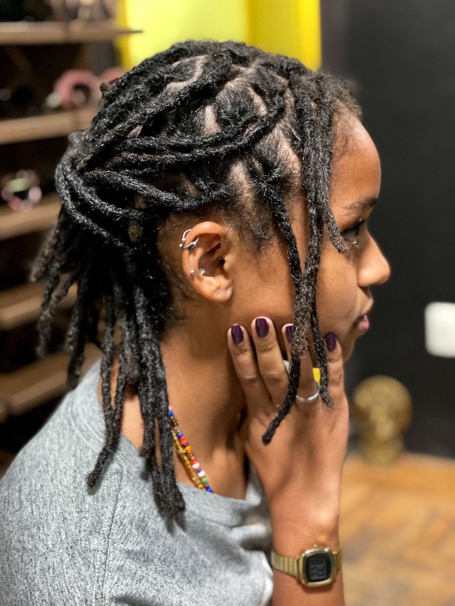 ZionDreadmaker's tweet photo. A Bolaji nos escolheu para realizar a criação dos seus locs naturais, feitos com o próprio cabelo . Veja o resultado!

#antesedepois #beforeandafter #locs #dreadlock #dread #locstyles #locs4life #locslove #byziondread https://t.co/pMHGPFB0vh