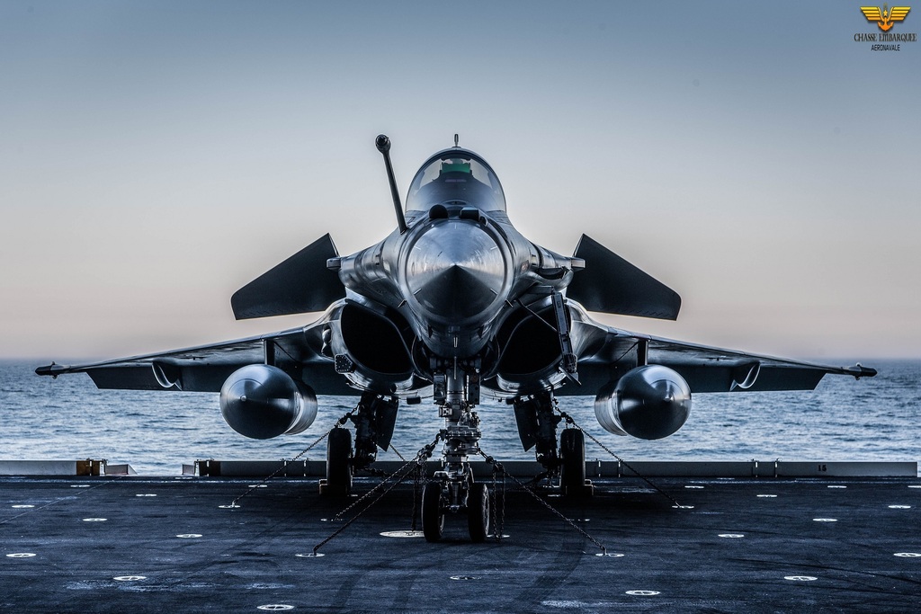 warplane_porn's tweet photo. French Rafale onboard aircraft carrier Charles de Gaulle (crédit @ChasseEmbarquee) [1920x1280] from /u/Confident_Ad_7465 at #WarplanePorn ➡ https://t.co/m1kkVkeScs https://t.co/LEgClPnE6K