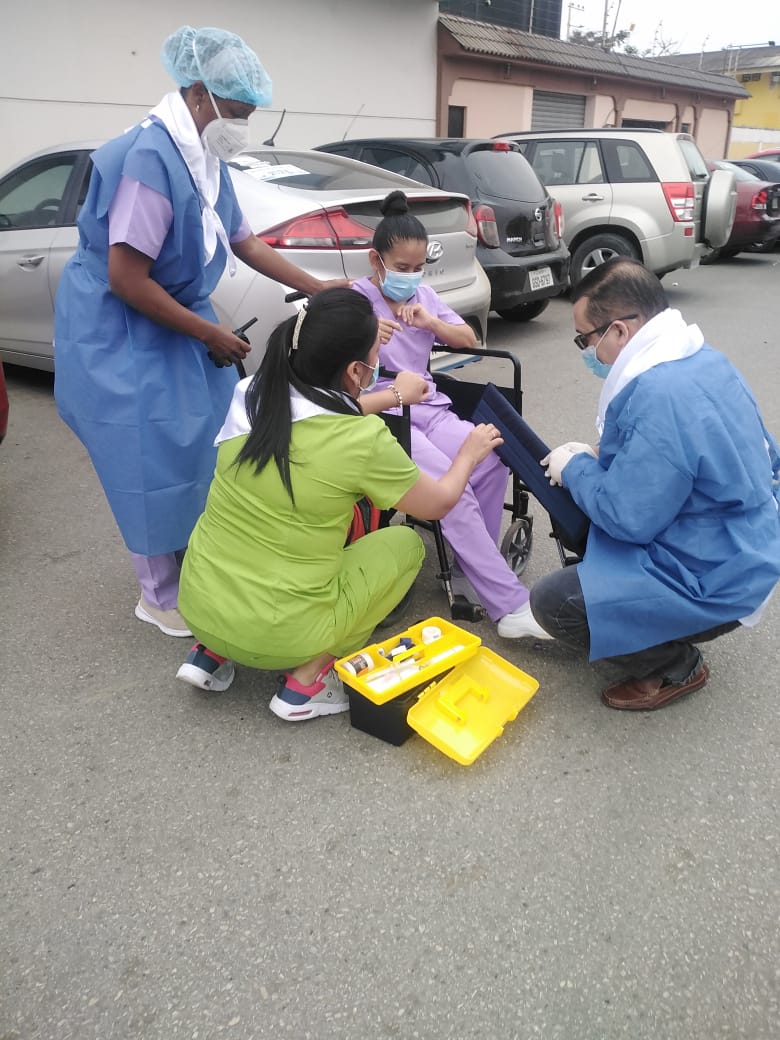 IESS_YoTeGuio's tweet photo. #SantaElena | El Centro de Especialidades La Libertad, elaboró un simulacro de Tsunami dirigido al personal médico y administrativo para así identificar las rutas de evacuación.

#IESSatuServicio https://t.co/PNpLbGvwrF