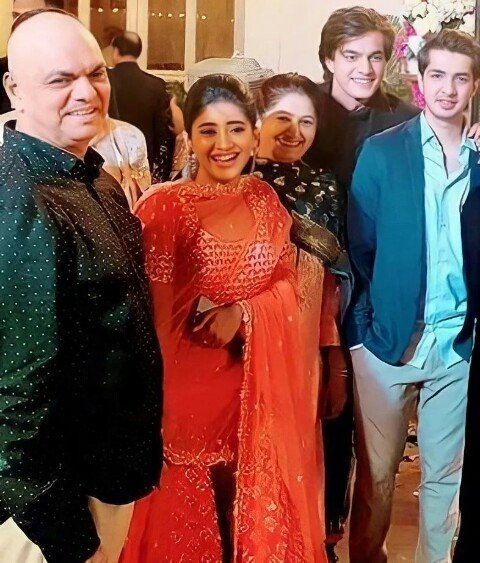 Family man @momo_mohsin 

HAPPY BIRTHDAY MOHSIN
#HappyBirthdayMohsinKhan