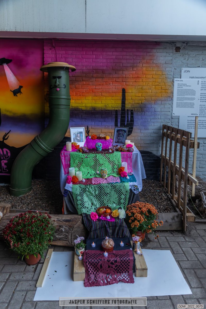 PhotowalkE's tweet photo. Yesterday we promised to show more of the Dutch Design Week, so we now show a short series of what you can photograph in the Center. First of all, the VDMA site, where you can enjoy a drink at an shrine. (1/*) https://t.co/JlwAyj2kT0