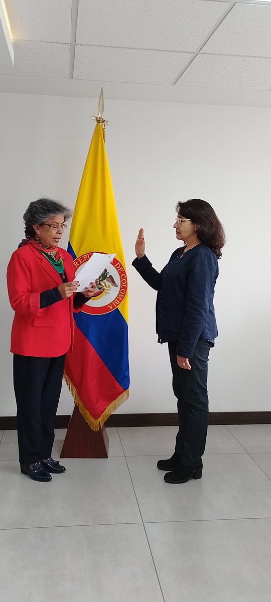 Tomé posesión como Directora de Derechos Humanos y DIH del Ministerio de Defensa Nacional. Con humildad, respeto y profunda convicción por la construcción de un país justo, democrático e incluyente, asumo está responsabilidad asignada por el Ministro de Defensa @Ivan_Velasquez_.