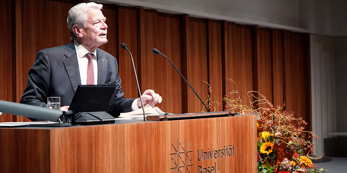 «Was uns keine Mühe macht, ist nicht tolerant.» Dr. Joachim Gauck, der deutsche Bundespräsident a.D., hielt in seinem Vortrag am ersten Basler Toleranzgespräch ein Plädoyer für kämpferische Toleranz.