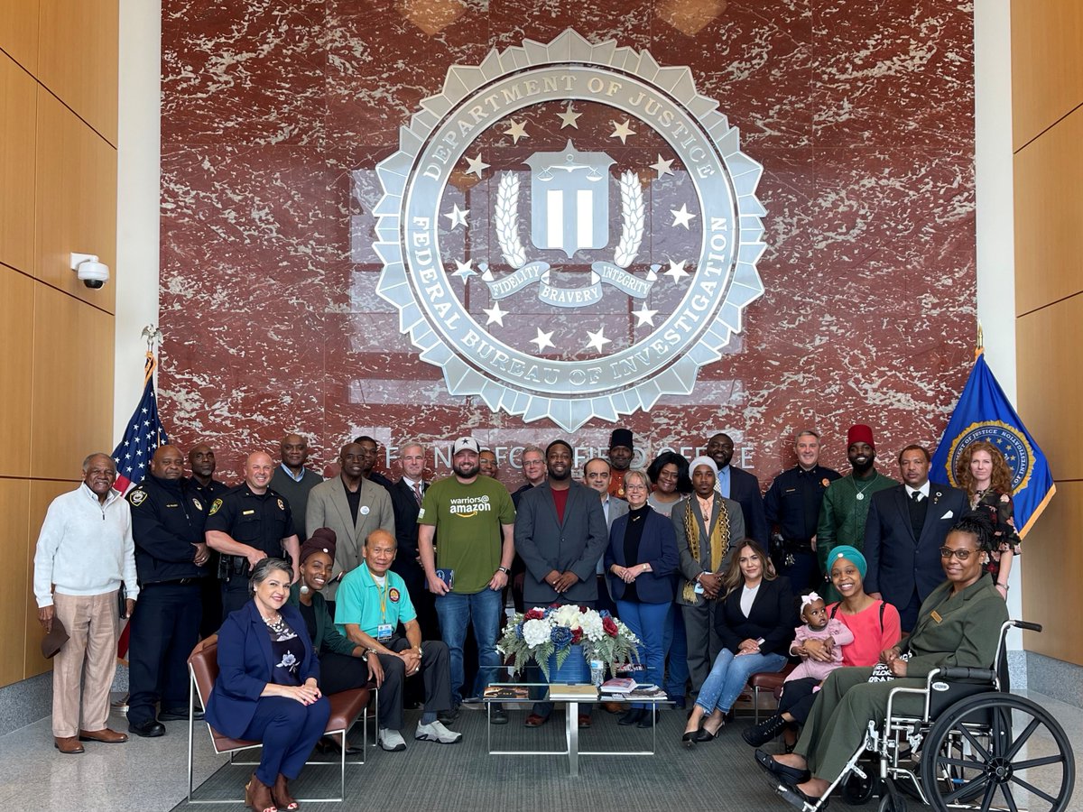 FBINorfolk's tweet image. Today #FBINorfolk hosted a community roundtable, which provides a forum for FBI, our law enforcement partners, and local leaders to connect and engage in meaningful discussion about how to improve outreach and collaboration, as well as build trust with our minority communities.