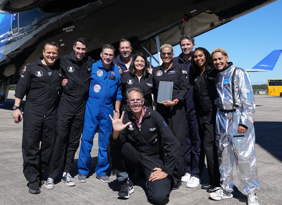 aparrisx's tweet photo. Zero-G and I feel fine!!!! 🚀🌏🌍🌎😀 @theinspired24 @spaceplusnft @GoZeroG #theinspired24 #gozerog #gozerogravity #spaceplus5 #NASA #Space @SpaceCenterHou https://t.co/6vHU2b8Dez