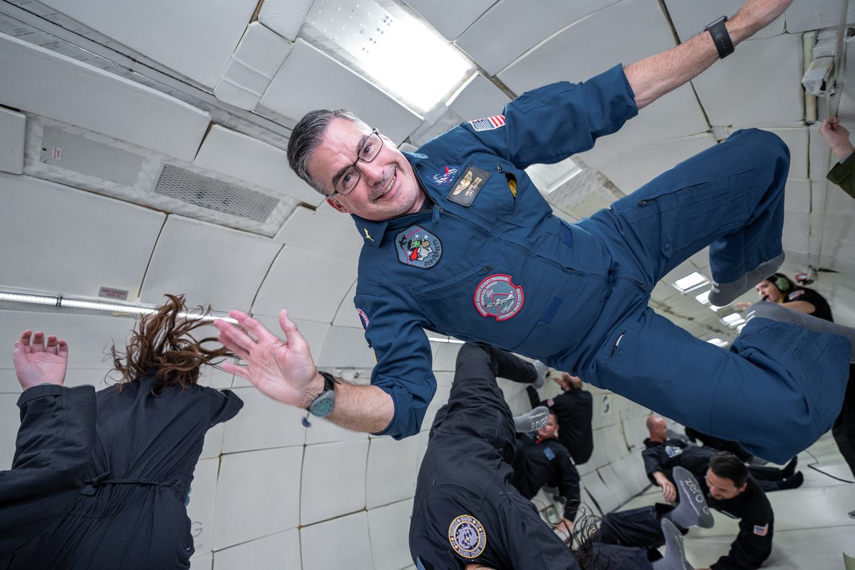 aparrisx's tweet photo. Zero-G and I feel fine!!!! 🚀🌏🌍🌎😀 @theinspired24 @spaceplusnft @GoZeroG #theinspired24 #gozerog #gozerogravity #spaceplus5 #NASA #Space @SpaceCenterHou https://t.co/6vHU2b8Dez