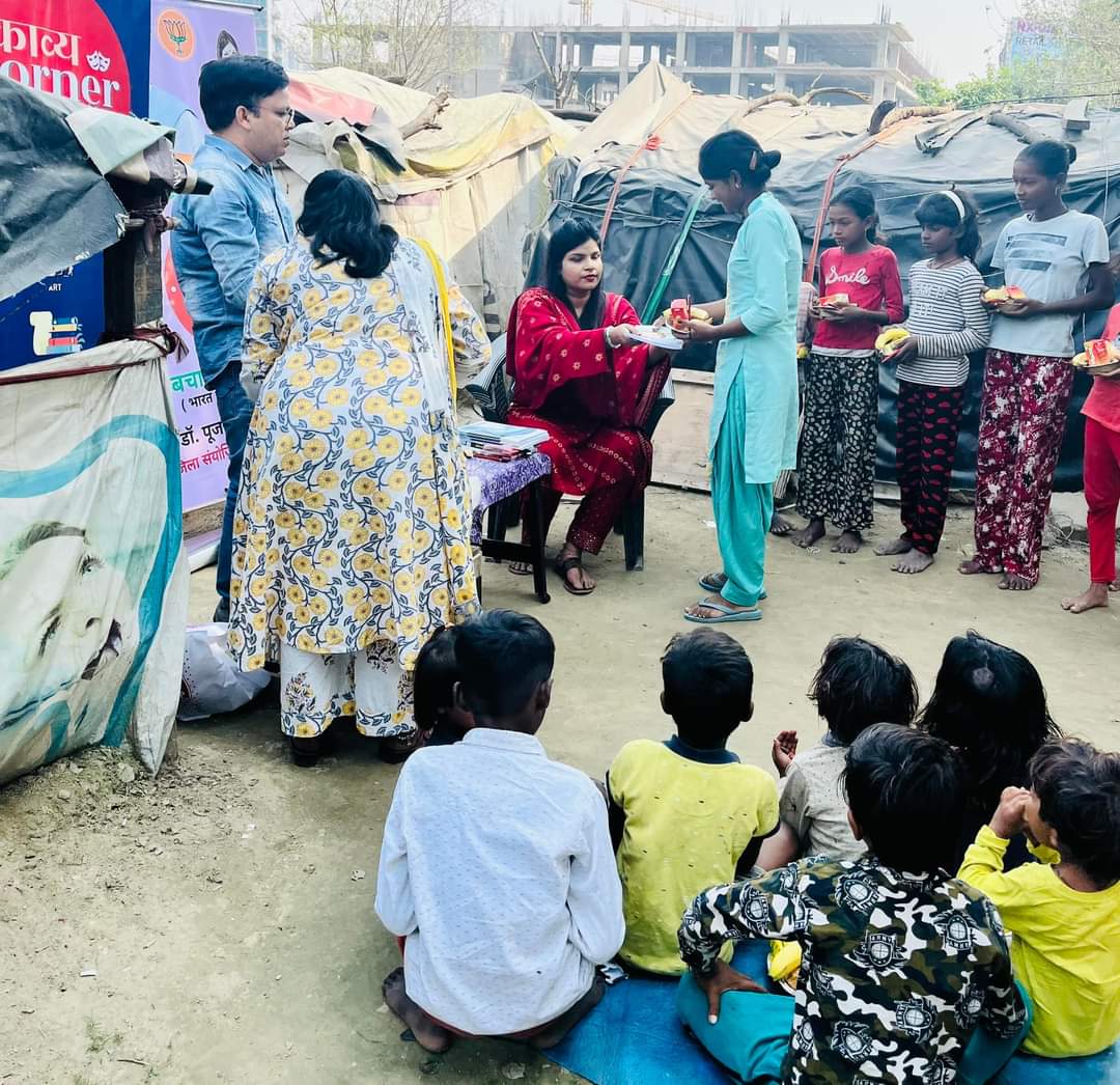 PSGangania's tweet photo. #food_distribution #Stationary_Distribution #BJP #happydiwali2022

 दीपों के उत्सव "दीपावली" का  संदेश ज्ञान रुपी दीपक से अज्ञानता रुपी अंधकार को हटाना है।  इसी संदेश को सार्थकता में बदलते हुए हर वर्ष की ही तरह जरूरतमंद बच्चों को पाठ्य एवं खाद्य सामग्री वितरित की। https://t.co/IRgftY2O8G