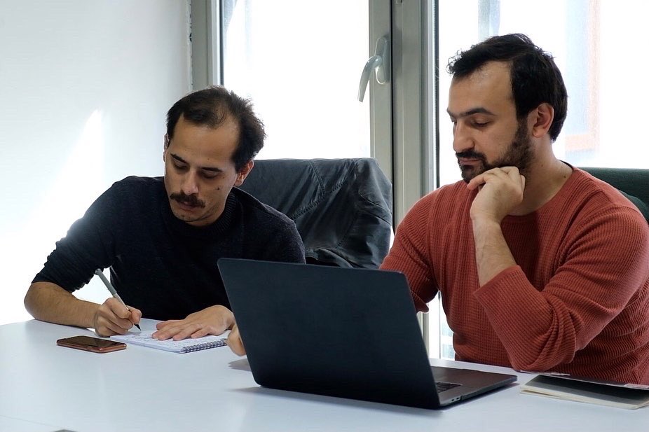 BosphorusLab's tweet photo. 10. Boğaziçi Film Festivali'nin endüstri bölümü Bosphorus Film Lab kapsamında gerçekleştirilen First Cut Lab Kurgu Atölyeleri devam ediyor.

"Tereddüt Çizgisi” projesinin yönetmeni Selman Nacar ve kurgucusu Melik Kuru ile son toplantılarını gerçekleştirdi.

#BFF2022🐬 #BFL2022🐬 https://t.co/5aaISztGUv