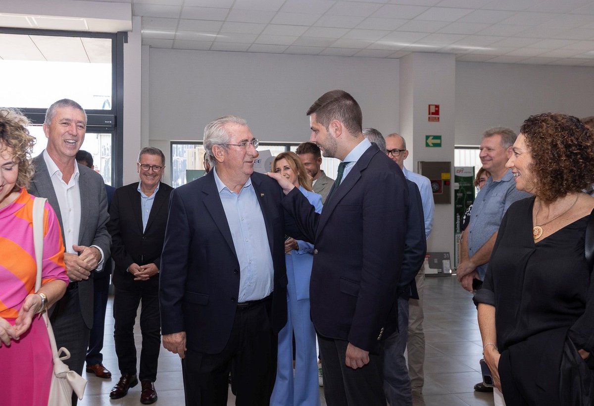 Hemos tenido el placer de recibir en nuestras instalaciones de Gandia al conseller de Economía Sostenible, Sectores Productivos, Comercio y Trabajo, <a href="/rafacliment_/">Rafa Climent</a> , la presidenta del <a href="/GVAivace/">IVACE+i</a>, Julia Company, al Alcalde del Ajuntament de Gandia, <a href="/josemaprieto/">Jose Manuel Prieto</a> y ⤵️