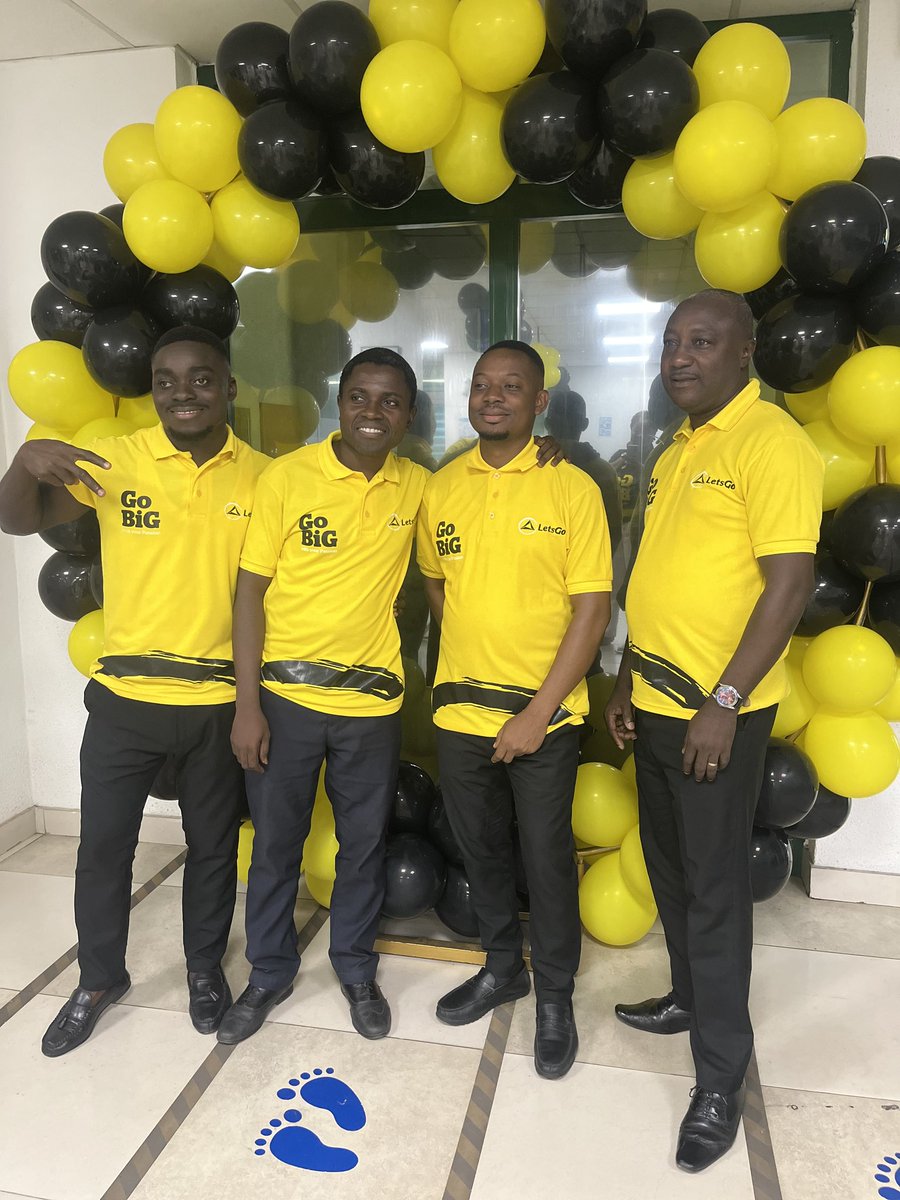LetshegoGhana's tweet photo. Day 2 of our Customer Service Week was a colourful affair💛🖤 

Enjoy these yellow and black shots captured today!!!!! 

#CSW22 #letsimprovelives #letsgo #CelebratingService #GoBiG https://t.co/mo6pqjrZFv