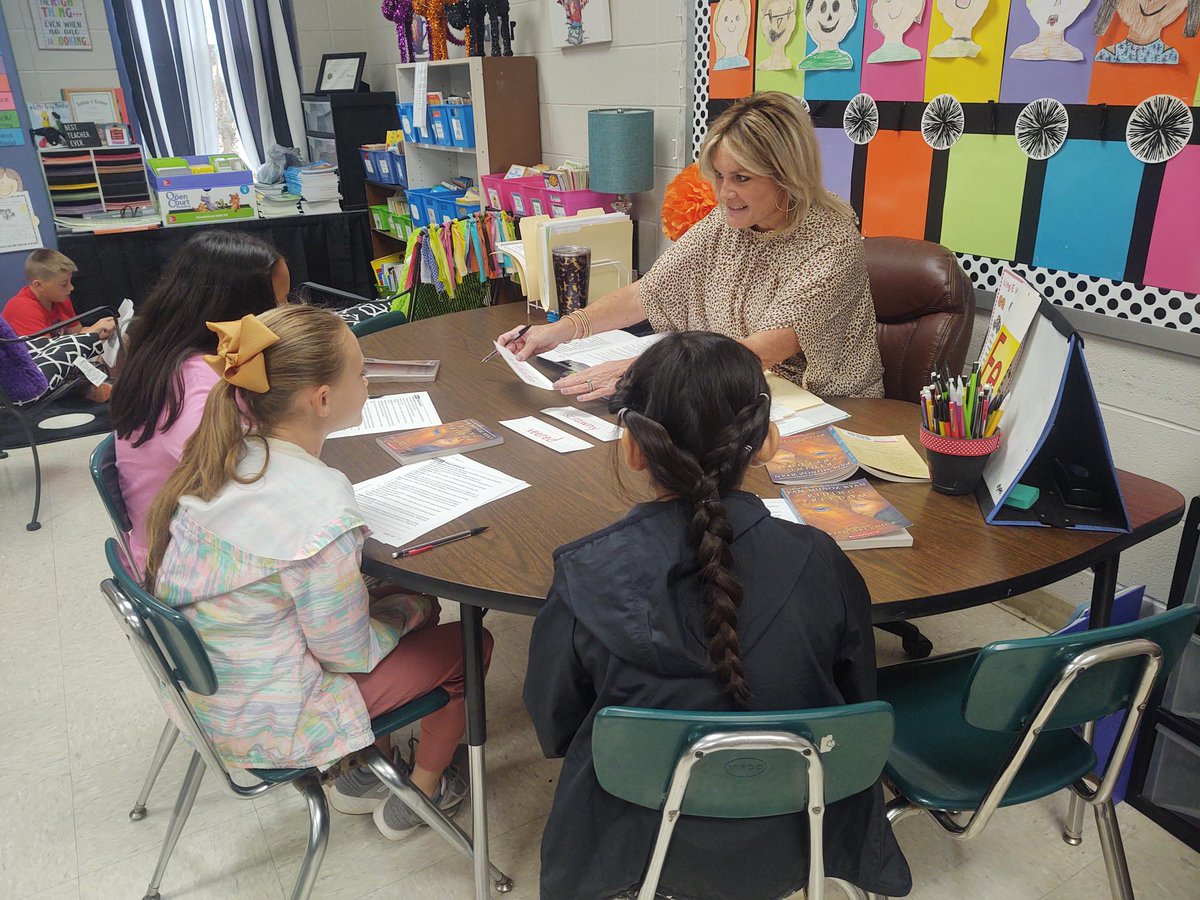 Amy Jones tweet media