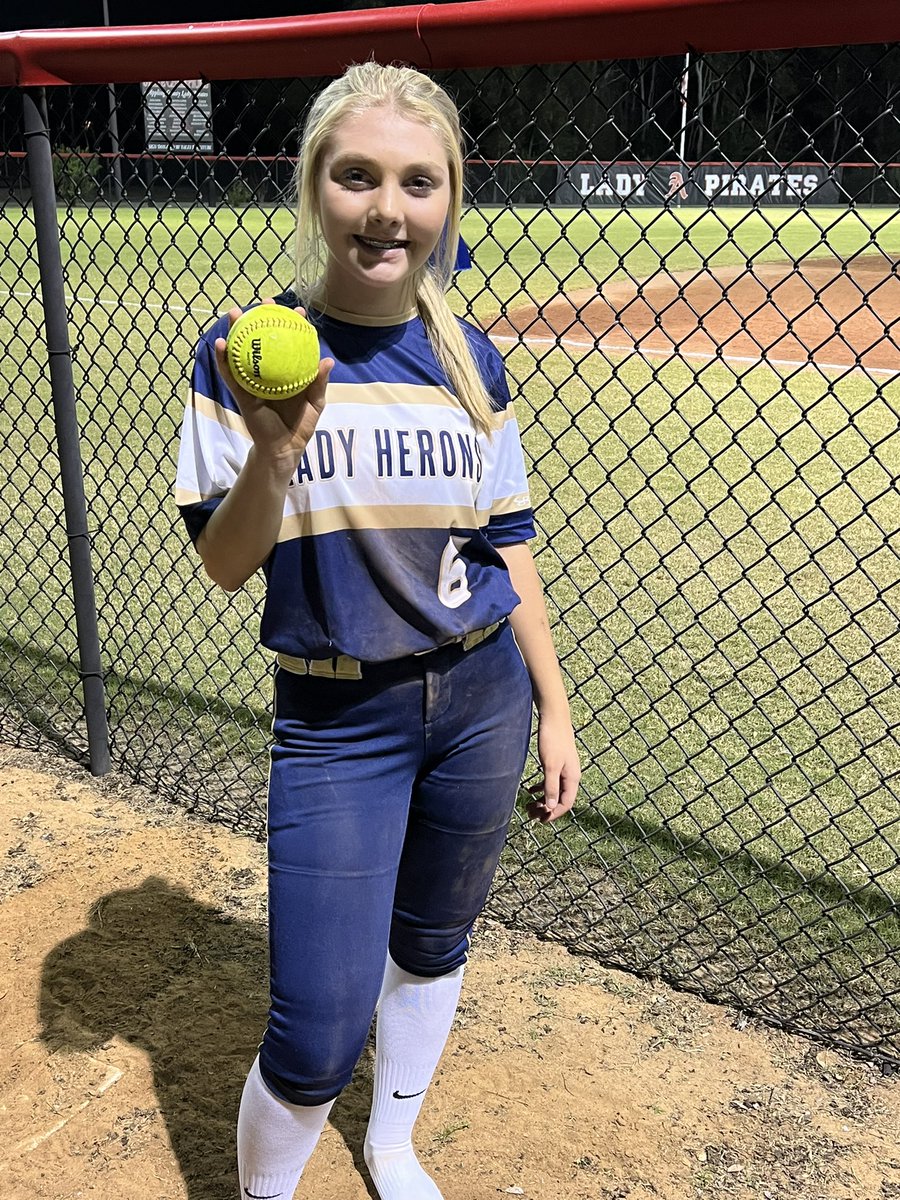 WildesBrooklyn's tweet photo. First High School Varsity Homer. Sophomore Season. Class of 2025. https://t.co/i6TWYzWXBv