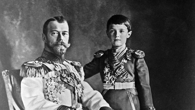 Dario_Madrid_F's tweet photo. Lenin no acaba con una tiranía sino con una democracia. En febrero de 1917, Nicolas II, el último zar del Imperio Ruso, había abdicado de la corona renunciando también a los derechos dinásticos de su único hijo varón, Alekséi Nikolayevich. https://t.co/GCNn6AznGt