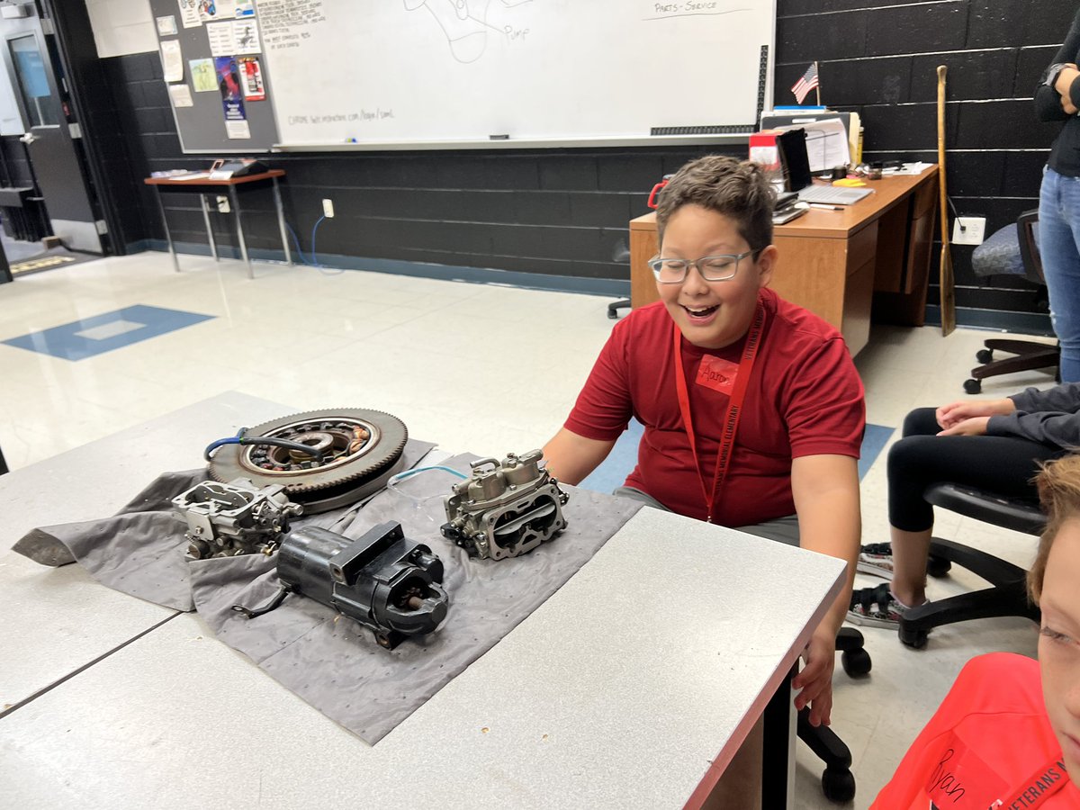 MrsColbertVME's tweet photo. We had the BEST time at @LWTHSMustangs today! Our students were fascinated with all the cool things you can learn and do there! Thank you! @collierschools @5thVME @VMEPatriots #UnleashGreatness https://t.co/iA6a196Udw