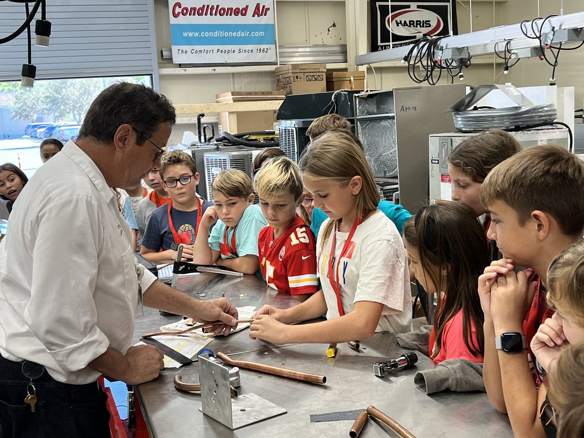 MrsColbertVME's tweet photo. We had the BEST time at @LWTHSMustangs today! Our students were fascinated with all the cool things you can learn and do there! Thank you! @collierschools @5thVME @VMEPatriots #UnleashGreatness https://t.co/iA6a196Udw