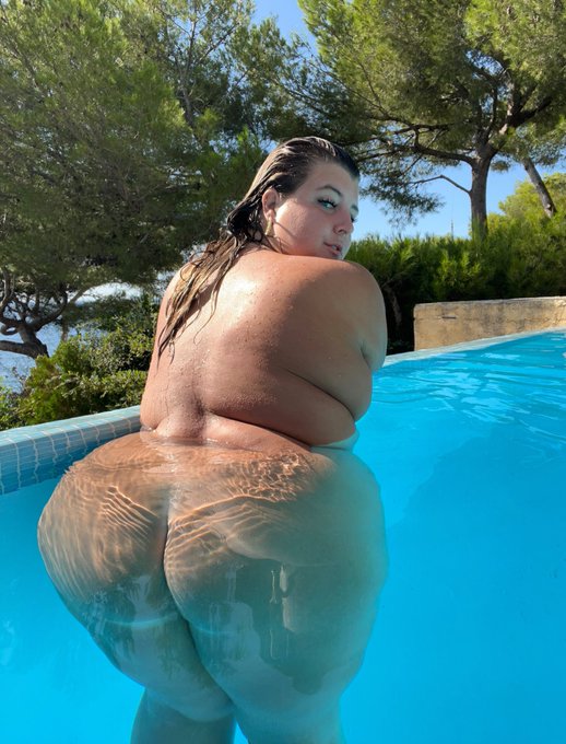 sex with me or $1 million? https://t.co/IBIYB9xjUy