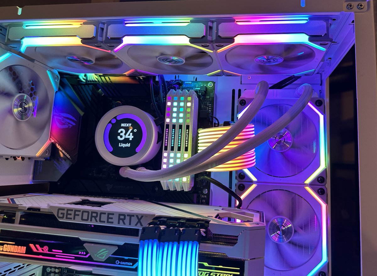 QuantumXpc's tweet photo. All White Lian Li and Asus combo can't go wrong ❤️ #quantumxpc #qxpc #Asus #lianli #corsairgaming #corsair @asusrog @lianliofficial https://t.co/VuXZaZjCqx