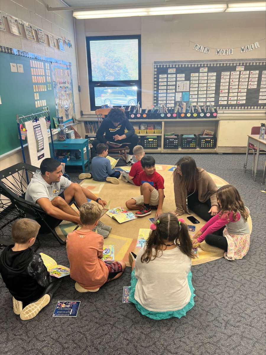 kentstsaac's tweet photo. @KentStMBB read to our 28th classroom of the semester yesterday! This semester @KentStAthletics teams have given out over 600 @secondandseven books to local 2nd graders! @HelperHelperApp #Flashesgiveback https://t.co/2Mzl1PRHyH