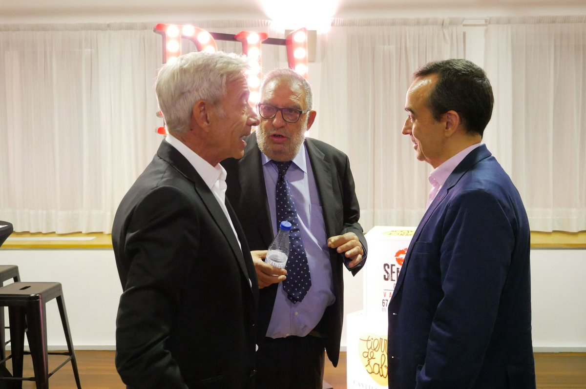 #RiberadelDuero en <a href="/SEMINCI/">SEMINCI | Festival de Cine</a> 😀. La degustación ofrece caldos de <a href="/BodegasResalte/">Resalte de Peñafiel</a>, <a href="/emilio_moro/">Bodegas Emilio Moro</a>, #Bardos, #PiedrasdeSanPedro, #Mario, #DominioFournier, #PataNegra, <a href="/VinoFuentespina/">Bodegas Fuentespina</a> , <a href="/BodegasTamaral/">Bodegas y Viñedos Tamaral</a> y <a href="/Bodegas_Protos/">Bodegas Protos</a> 🍷🍷🍷