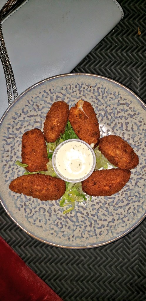 SENSIMILLIEA's tweet photo. #dinnerhour #fishandchips #jalapenopoppers #onceagain https://t.co/akYz0oVRAY