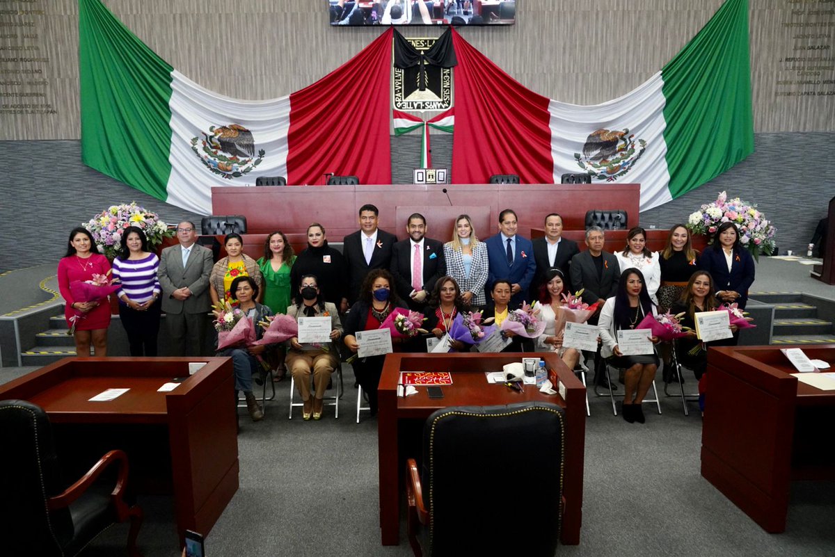 MorelosCongreso's tweet photo. 📸👩 | Felicitaciones y todo nuestro reconocimiento para Rosalba Flores Romero por su trabajo en favor del estado de #Morelos y su contribución con los derechos de las mujeres morelenses. ♀️🏅 https://t.co/1bH1l1lYxO