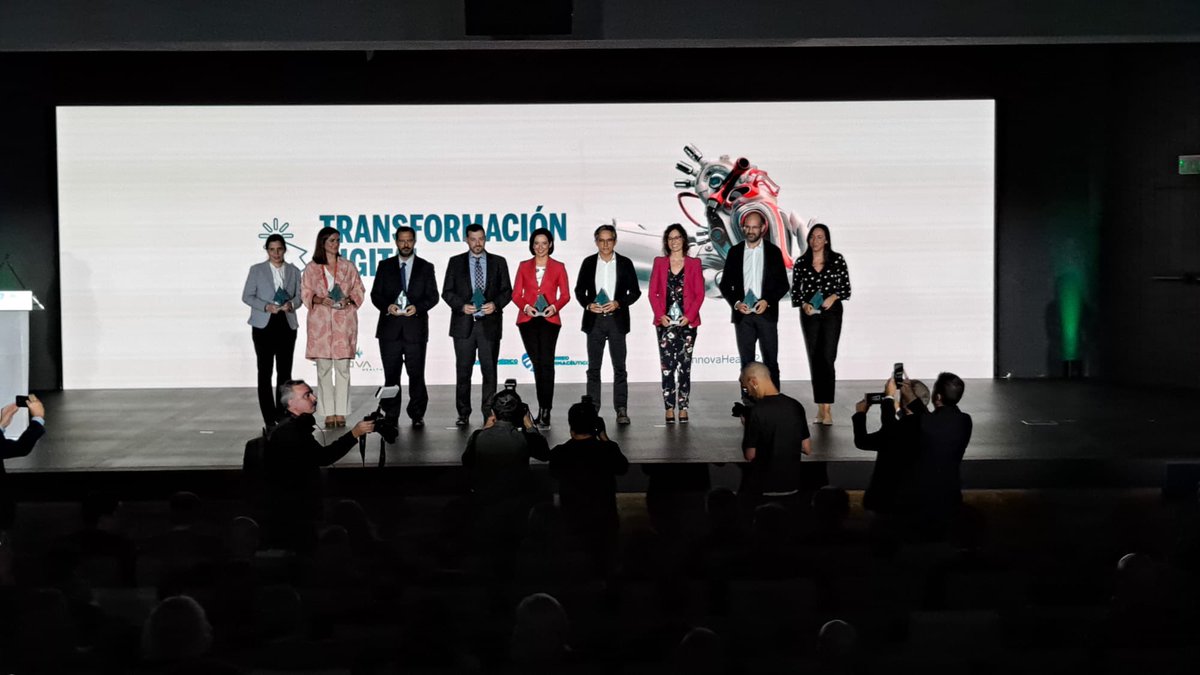 VHIR_'s tweet image. Tres professionals de @vallhebron que combinen la recerca i l’assistència han estat guardonats als premis #EnnovaHealth22 de @diariomedico. Enhorabona als Drs. Jordi Riera, Jordi Bañeras i Albert Sandiumenge!