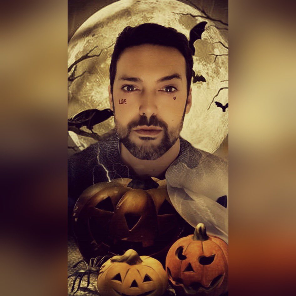 jamesfahyauthor's tweet photo. Obligatory #halloween week #selfie .

Hope you all, readers, fellow writers, fellow foodies, nature lovers, and horror enthusiasts, have an excellent run up to the big night.
.
What’s your favourite trick or treat candy? 🍬.
#booktwitter #booktwt #WritingCommunity #authorpic https://t.co/2ebGz0qDLD