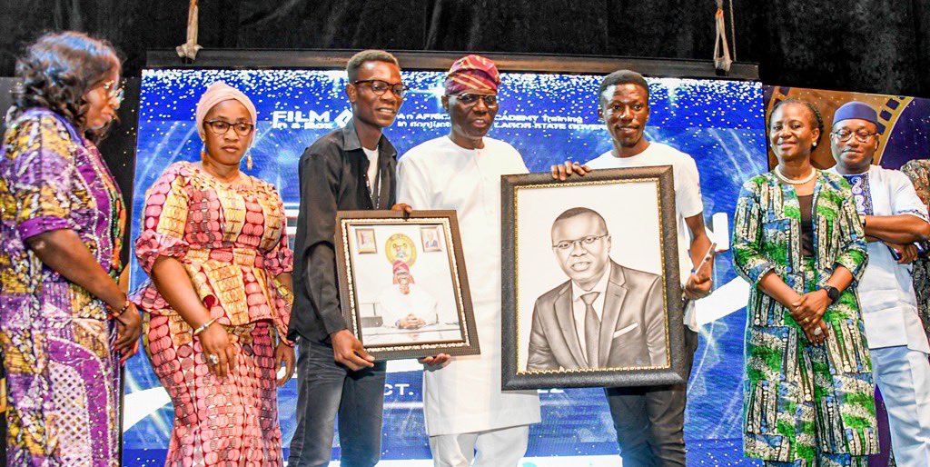 QueenAbeeke's tweet photo. As Peace Anyiam-Osigwe @PmoPeace of AMAA @AMAAWARDS charges graduands to explore the creative scene to the fullest.
… The governor continues to raise the bar – Victor Ganzallo 2/2
https://t.co/4WSfsxIReL #RoadToAMAA #AMAA2022 #18thamaawards https://t.co/L7zb0nLNaQ