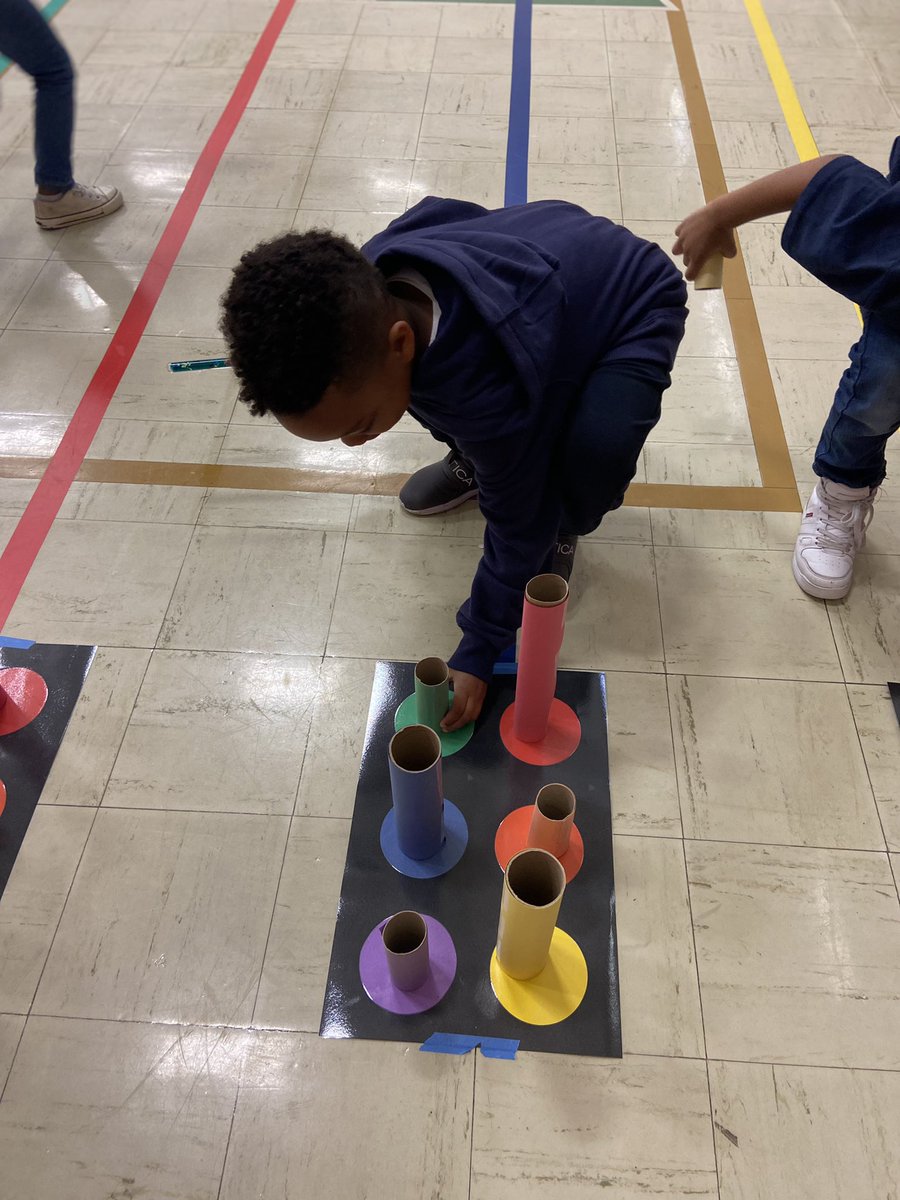 MrsSmithRISD's tweet photo. Today in Motor Lab we are working on color recognition and differentiating between big and small! @RichardsonISD @DobiePKSchool @ItsMissHattley @KHprincipal @PaigeKorte1 @katyphinney #MotorLab https://t.co/8ZWUFOGs9u