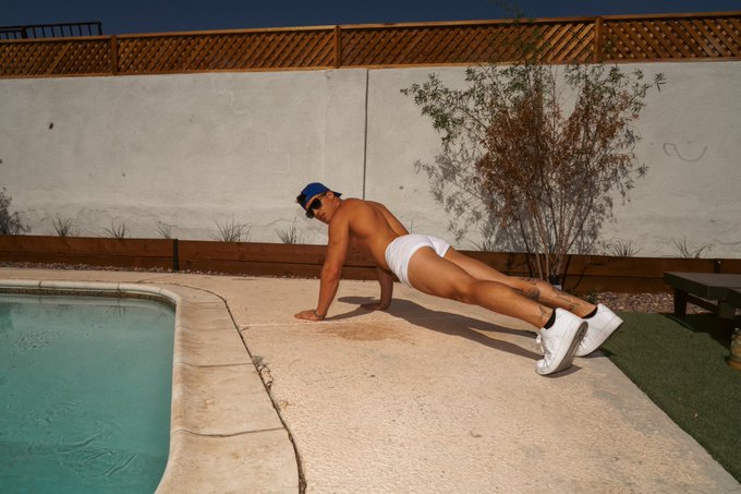 who wants to take a swim? https://t.co/lIR8Nu7ZFk