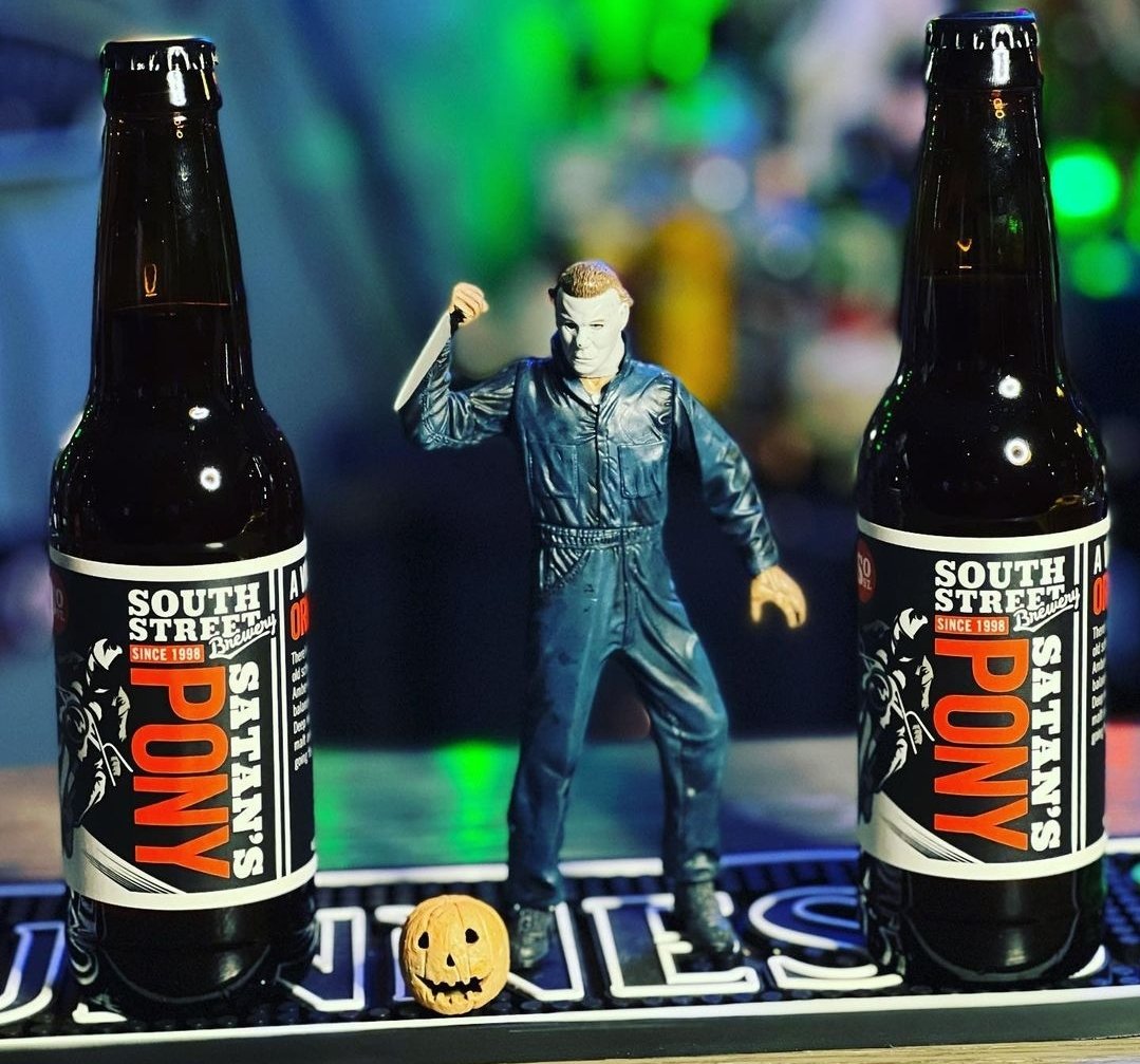 BAF (@bafpod_cast) on Twitter photo The drink of -Halloween Ends-
<a href="/southstbrewery/">South Street Brewery</a> #podcast #podcasts #whitebataudio
#moviereview #beer #drunkpodcast #moviefacts
#podcastlife #art #subscribe #horror #liqour #podcastlovers
#comedy #scifi #TheDEN #drinkreview #halloween
#halloweenends #halloweenepisode #michaelmyers The drink of -Halloween Ends-
<a href="/southstbrewery/">South Street Brewery</a> #podcast #podcasts #whitebataudio
#moviereview #beer #drunkpodcast #moviefacts
#podcastlife #art #subscribe #horror #liqour #podcastlovers
#comedy #scifi #TheDEN #drinkreview #halloween
#halloweenends #halloweenepisode #michaelmyers