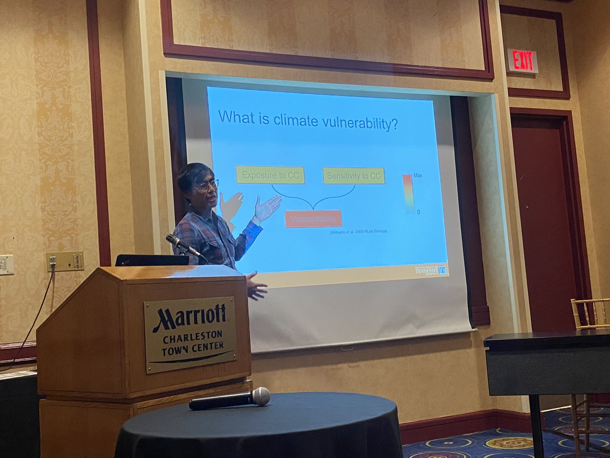 AppRedPanda's tweet photo. Look at this champ presenting on incorporating climate change into SWAPs! @UTK_EEB @xingli_giam @se_casc nice talk Xingli! I think people will be tee’d up for similar themes in my talk tomorrow! #seafwa https://t.co/1j1W0X47b5