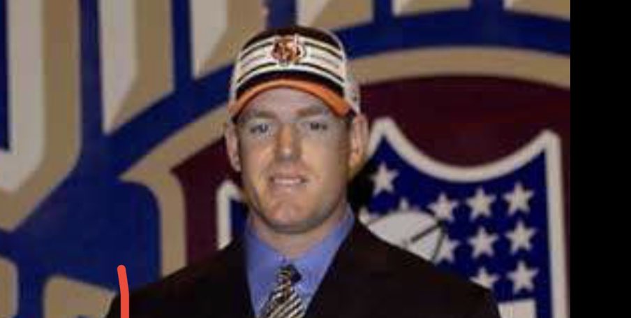 Notorious_D_M_C's tweet photo. @NewEraCap @Bengals Put the Bengal head on this hat. Bring back the Palmer draft hat. https://t.co/WNKf8dgZgB
