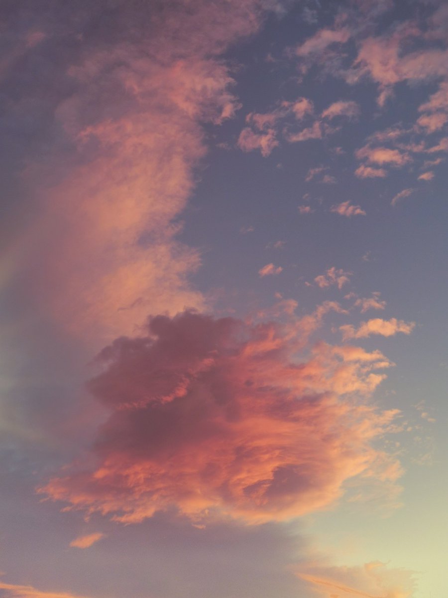 Ephemeral_Shot's tweet photo. “Fortunately the sky is beautiful everywhere.” https://t.co/CLWlkdW67r