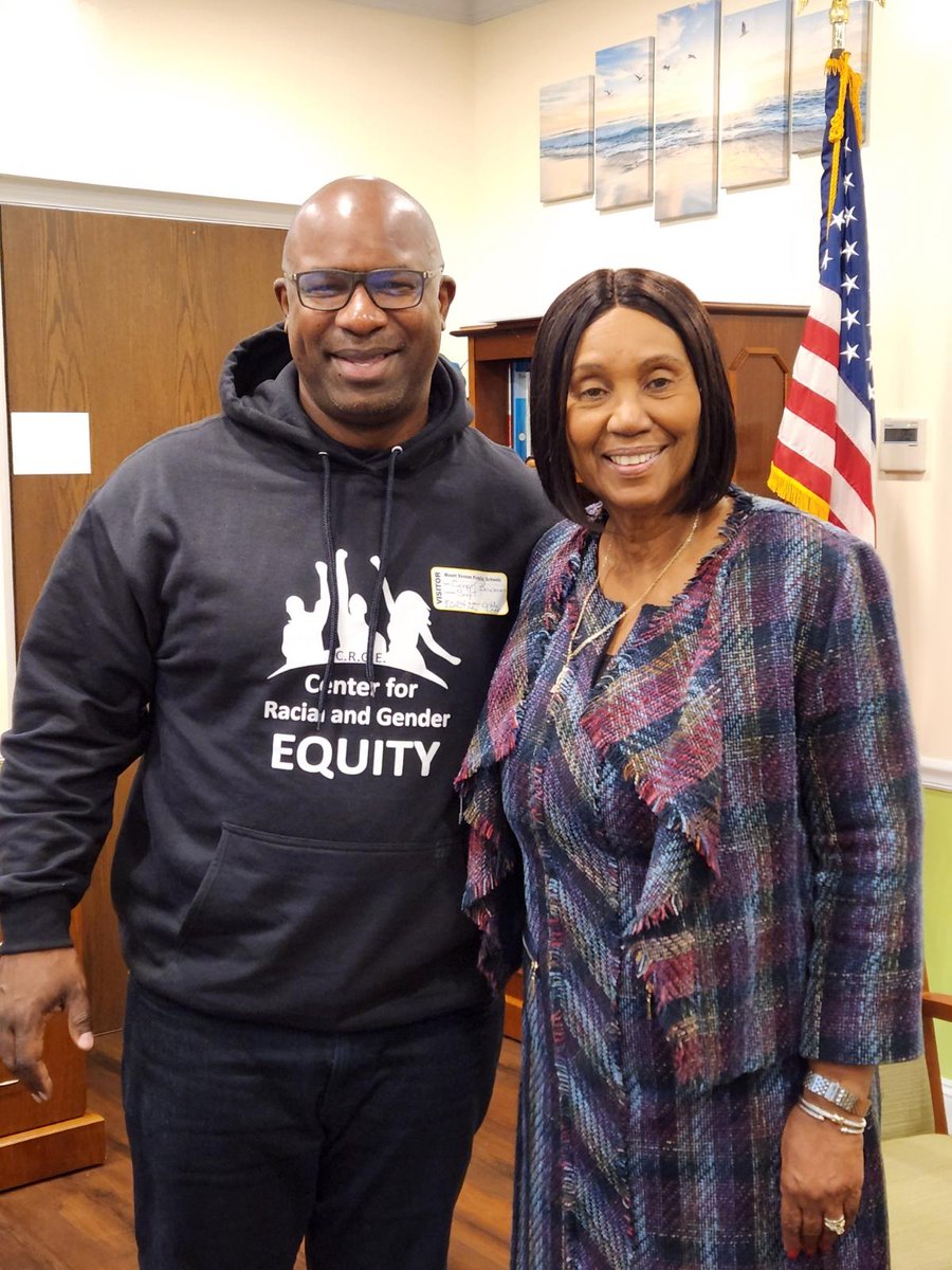drbcatmvcsd's tweet photo. Excellent meeting. Great things are happening in the Mount Vernon City School District. Thank you Congressman Jamaal Bowman for sharing your network of partnerships to support our scholars. #mvcsd #MountVernonScholarsRock #mountvernonstrong https://t.co/fO1srErNUW