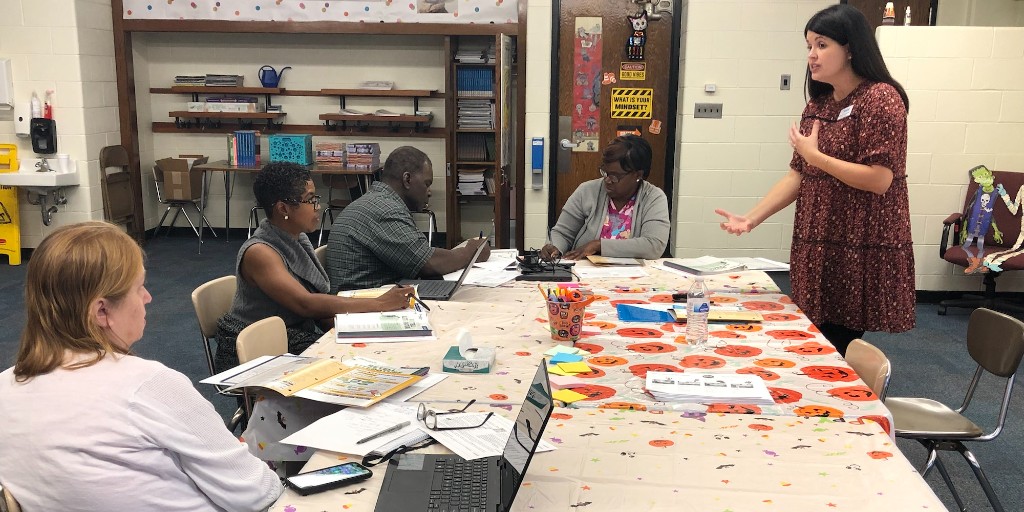 SmekensEd's tweet photo. Smekens Literacy Consultant Rachel Remenschneider is working alongside @TyneashaBanks, @clhernandez3, and educators at Beveridge Elementary School @GarySchools to plan effective whole-class comprehension mini-lessons! https://t.co/TTWztdhqJ1