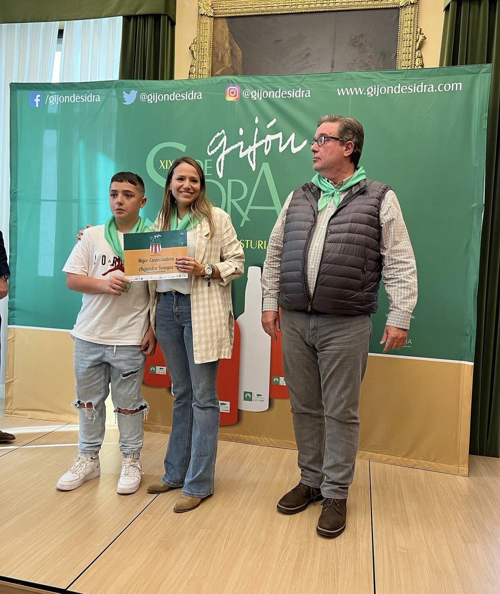 MEJOR ESCANCIADORA 2022
Ganador:
ALEJANDRA VENEGAS de LA MONTERA PICONA DE RAMÓN 

Finalistas:
CHRISTIAN VALLE de NUEVA URÍA 
HÉCTOR PRIETO de URBIÉS 7 MÁS 2