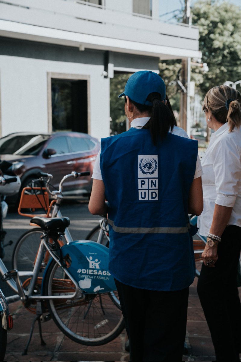 PNUDPARAGUAY's tweet photo. Un sueño que empieza a hacerse realidad: #AMABICI   

Se realizó la palada inicial de las obras de bicisenda del AMA, parte del proyecto #AsunciónSustentable, liderado por el @mambiente_py, con el @mopcparaguay, @muvhpy, @stp_paraguay, y la @municasu, con el apoyo del PNUD 🇵🇾 https://t.co/2Z5JzAffaB