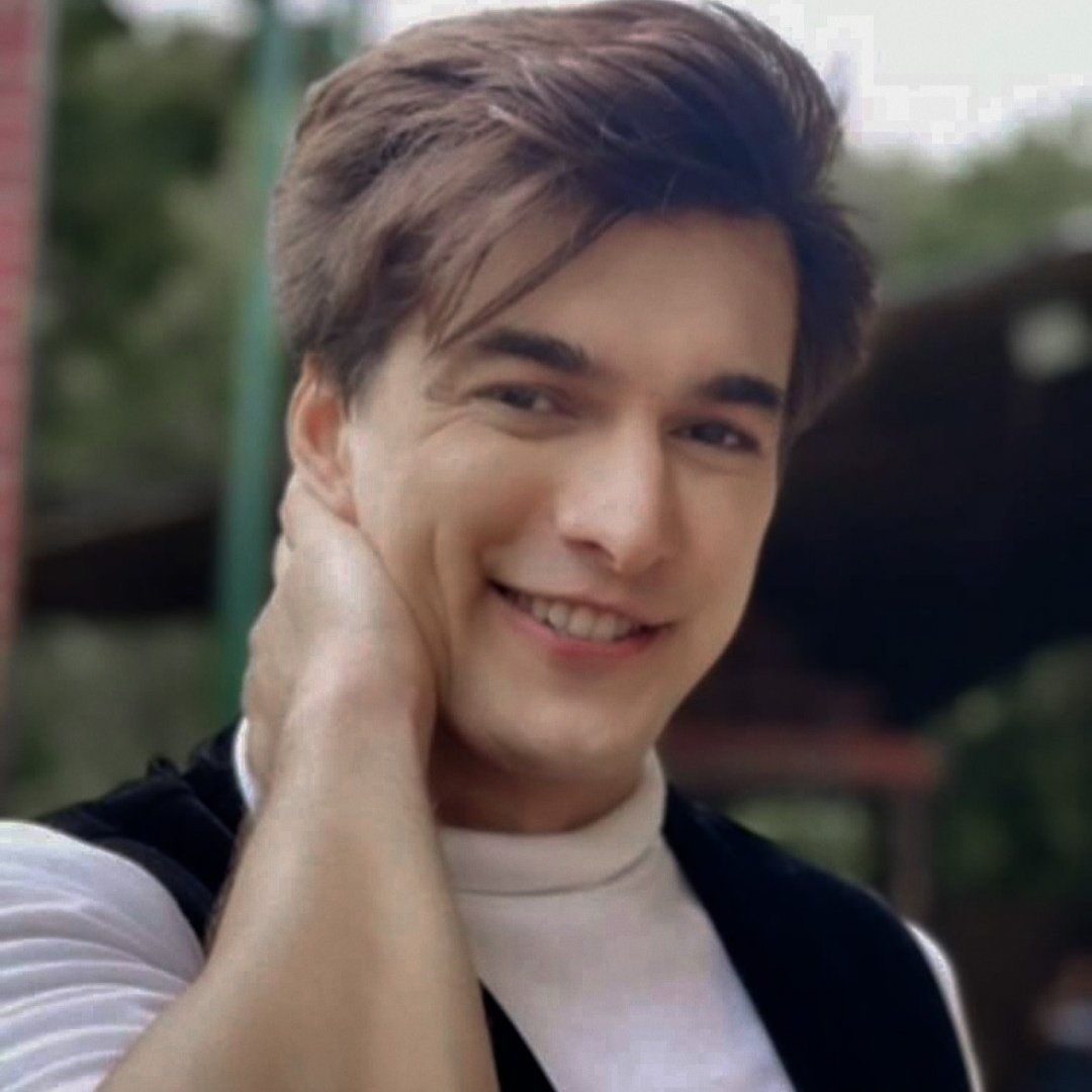 happy birthday to my most precious boy!! you will always be my most fav boy, another year of you ageing backwards and killing it<333

#HappyBirthdayMohsinKhan