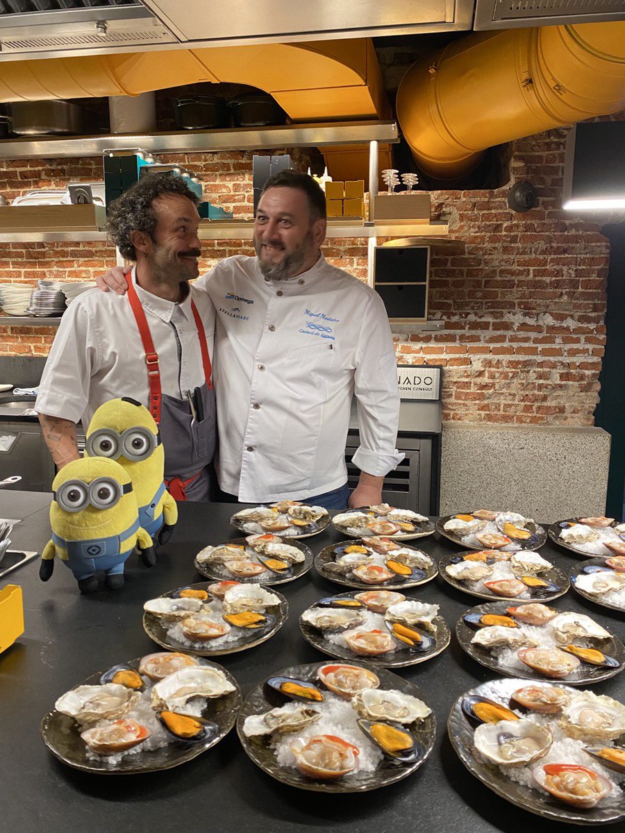 MiniOnTourES's tweet photo. ¡Hoy toca planazo en @xeito1920! 😋  Nos vamos a poner las botas en la inauguración de #MejillonOPMEGA con @ipuntodominguez y @Miguelmosteiro 👨‍🍳 🐚. ¿Qué nos tendrán preparado? 🤤🤤🤤 @somosohmyword @gastrolabarousa @loves_galicia @Turvegal https://t.co/ptQ10ucIoB