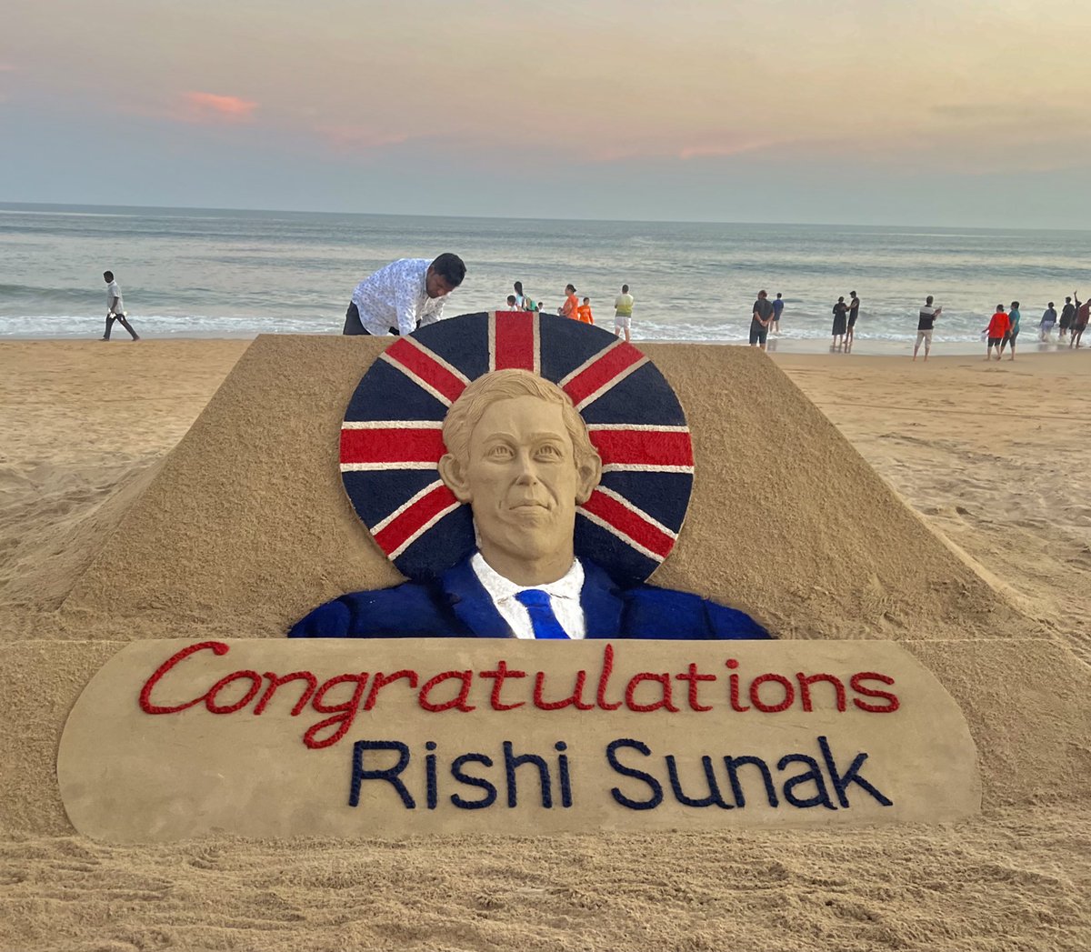 amitBJPHowrah's tweet photo. @RishiSunak Heartiest congratulations @RishiSunak. My sandart at Puri beach in India on the new UK Prime Minister.
#RishiSunakPM https://t.co/pKPurLXamL