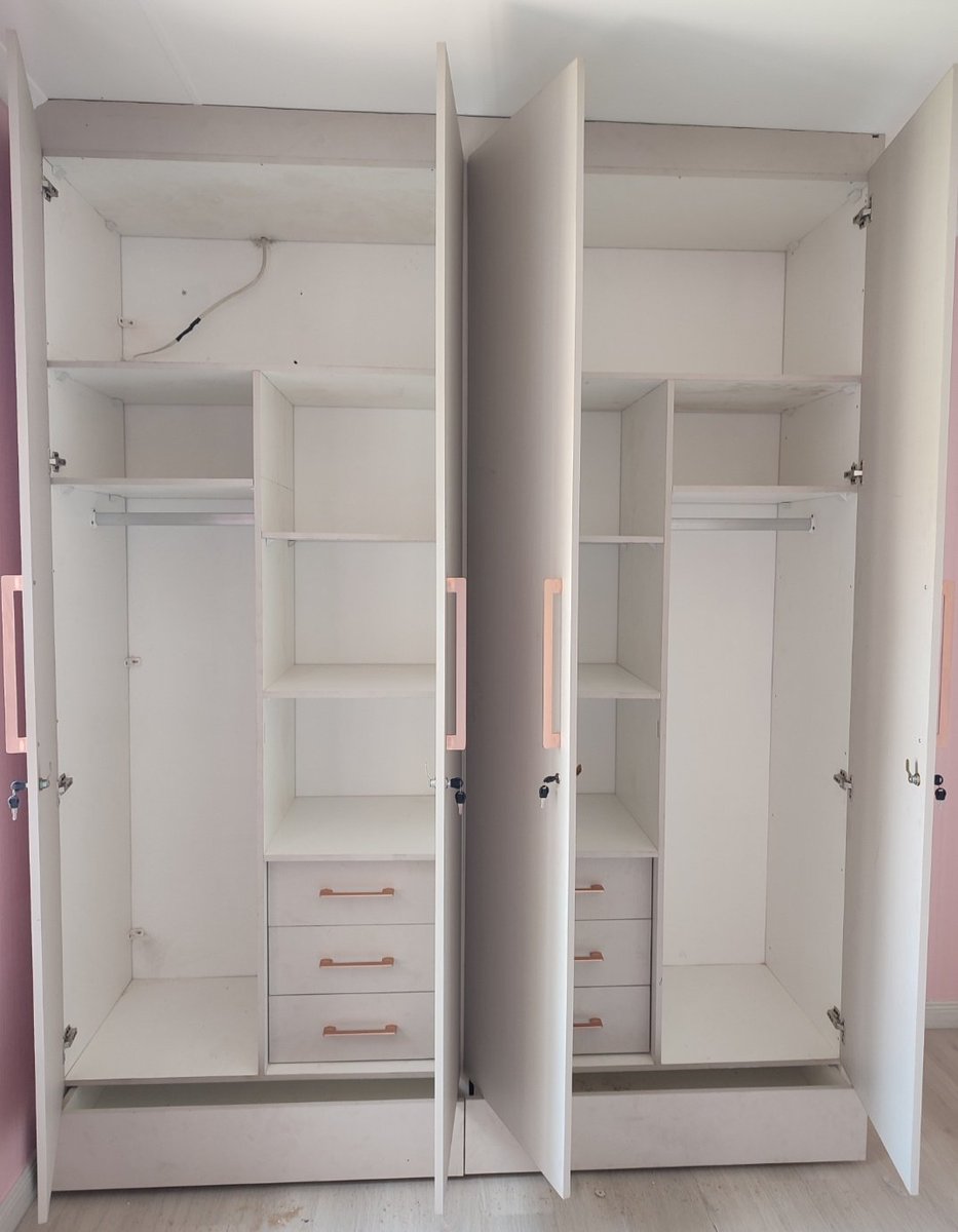 _SKitchens's tweet photo. 4 doors wardrobe.

Price: R8900 Labour And Material Included. https://t.co/APaEvYOv1b
