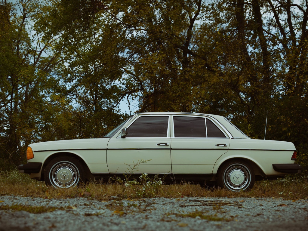 avvayhq's tweet photo. We can find cars for your next shoot! This vintage 1978 Mercedes-Benz is available in the Nashville area. In a different city? Our in-house scouting team can source cars across the country. https://t.co/HlhViaSgzQ
#locationscouting #vintagecars #productionpros https://t.co/60uyo7saCm