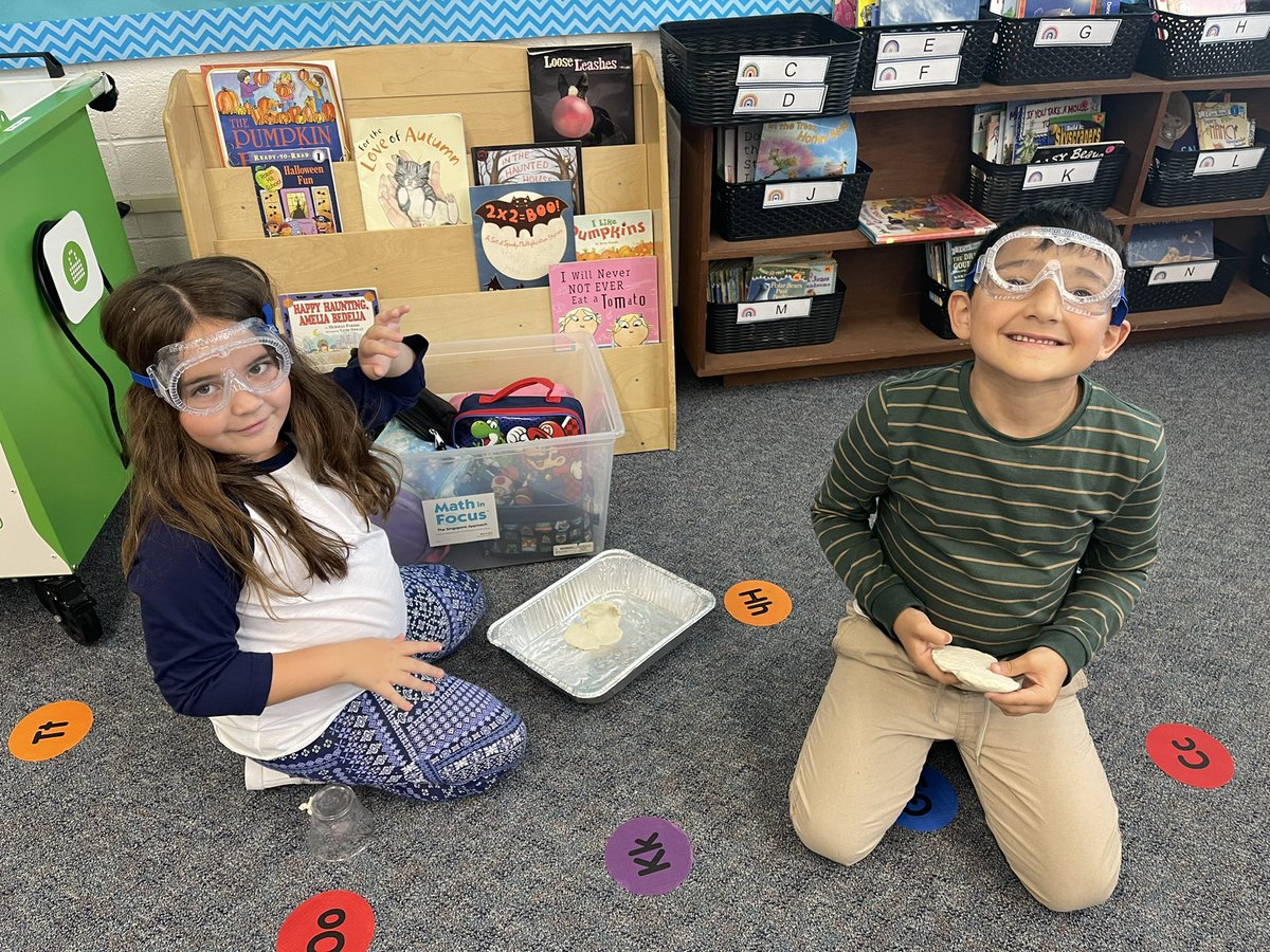 MissBKinder_SS's tweet photo. Everyone say LANDFORMS! 🌋⛰🌊Creating our own landforms out of clay. The kids love it and are so creative! #sciencerocks #landforms #playwithclay #createwithclay #safteyfirst 🥽
@Jen1Curry @kristymc24 https://t.co/663BrOuBwg