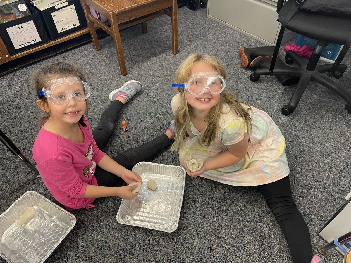 MissBKinder_SS's tweet photo. Everyone say LANDFORMS! 🌋⛰🌊Creating our own landforms out of clay. The kids love it and are so creative! #sciencerocks #landforms #playwithclay #createwithclay #safteyfirst 🥽
@Jen1Curry @kristymc24 https://t.co/663BrOuBwg