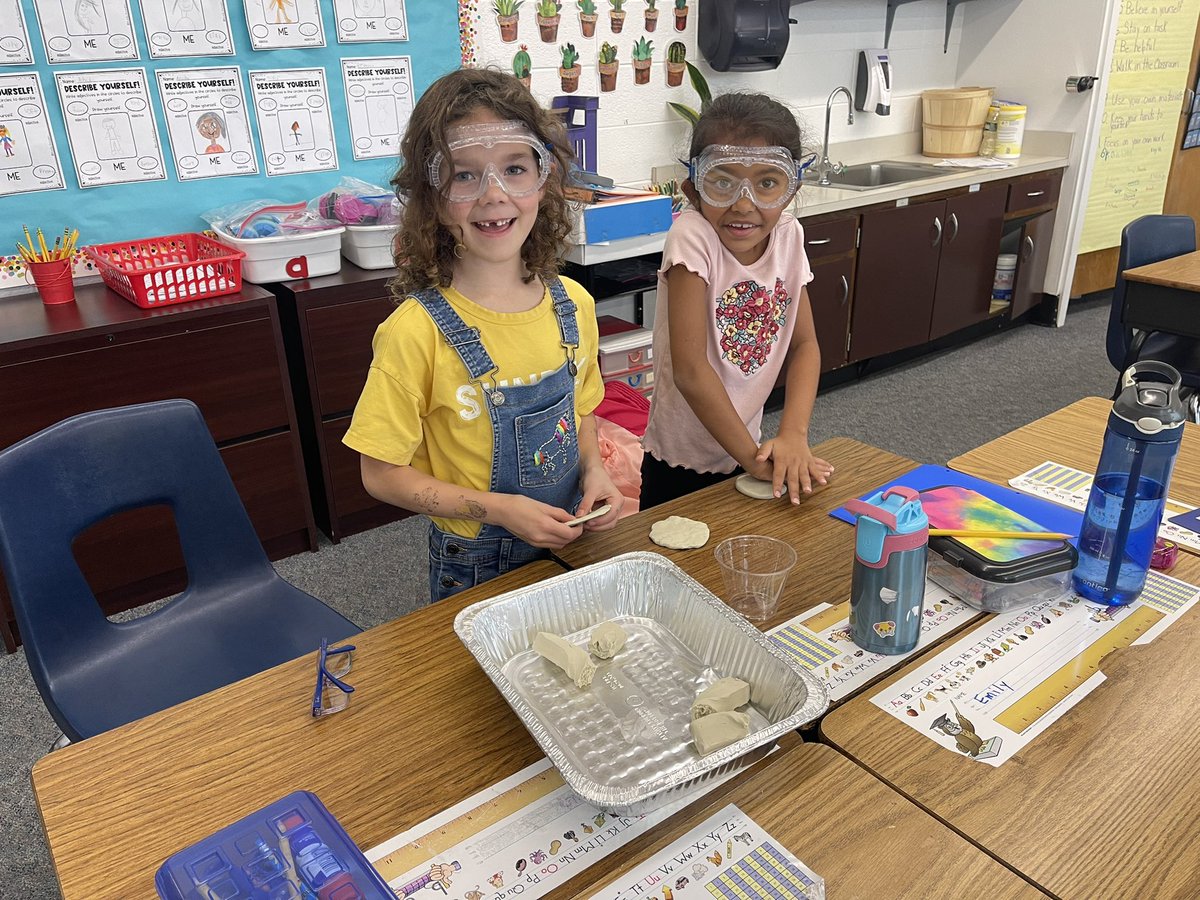 MissBKinder_SS's tweet photo. Everyone say LANDFORMS! 🌋⛰🌊Creating our own landforms out of clay. The kids love it and are so creative! #sciencerocks #landforms #playwithclay #createwithclay #safteyfirst 🥽
@Jen1Curry @kristymc24 https://t.co/663BrOuBwg