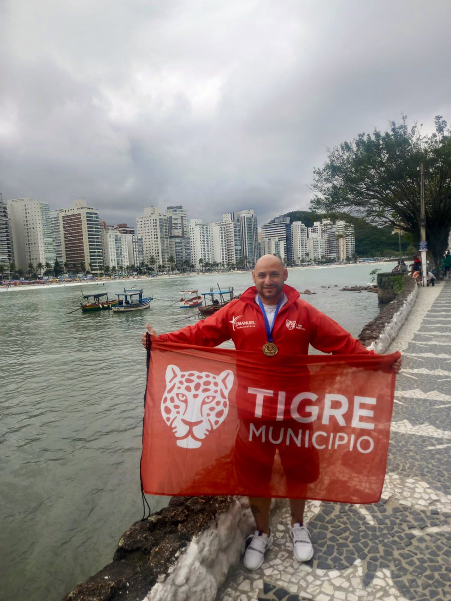 ZamoraJulio's tweet photo. ¡Nuestro vecino y trabajador municipal @gustavo_bal hizo vibrar #Brasil y se consagró como nuevo campeón sudamericano de Kickboxing en la categoría Master! Gracias por tu entrega y sacrificio para llevar el deporte de #Tigre a lo más alto del continente. #OrgulloTigrense https://t.co/xnctUJ73OI