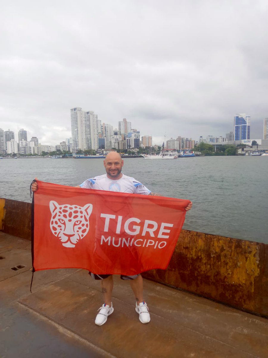 ZamoraJulio's tweet photo. ¡Nuestro vecino y trabajador municipal @gustavo_bal hizo vibrar #Brasil y se consagró como nuevo campeón sudamericano de Kickboxing en la categoría Master! Gracias por tu entrega y sacrificio para llevar el deporte de #Tigre a lo más alto del continente. #OrgulloTigrense https://t.co/xnctUJ73OI